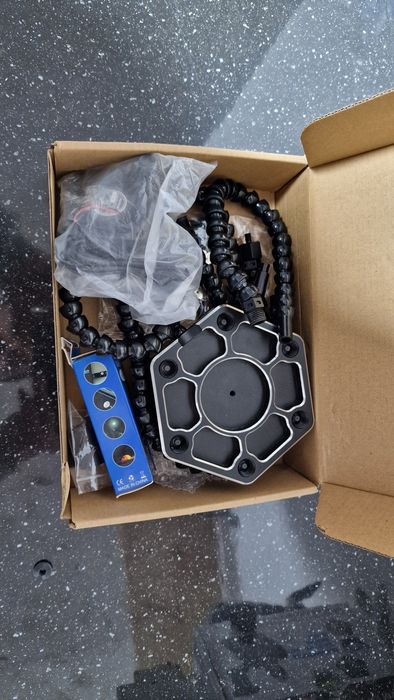 A treia mana pentru electronist/bijutier/ceasornicar