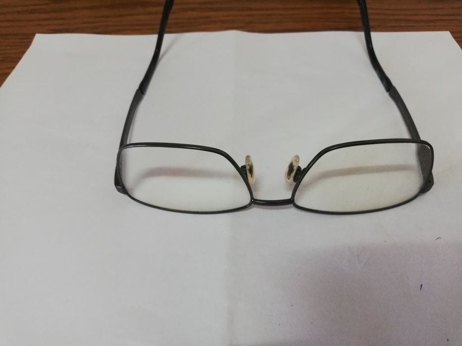 Vând ochelari de vedere
