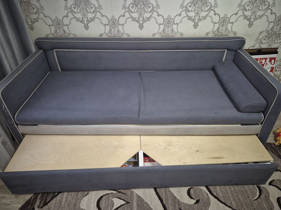 Отдам диван даром