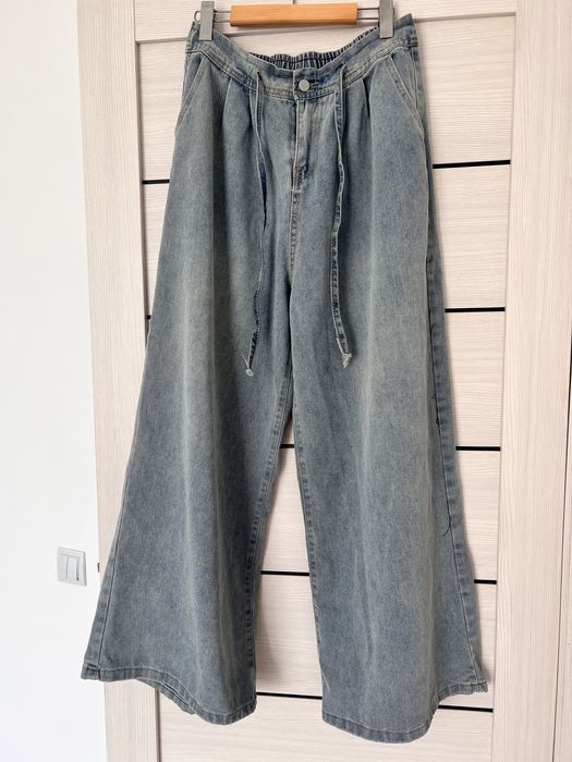 Новые стильные джинсы