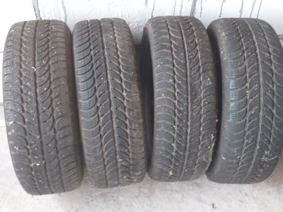 Vând anvelope de iarnă 205 60r 15