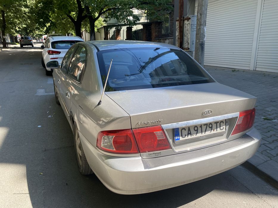 Лек автомобил КИА