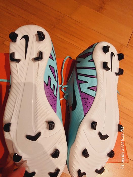 Ghete fotbal Nike marime 37.5