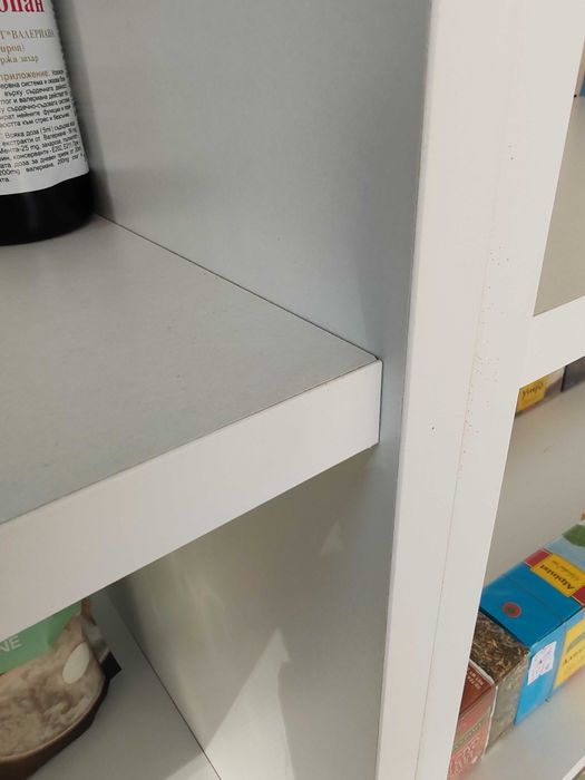 Шкафове / стелажи за аптека / магазин