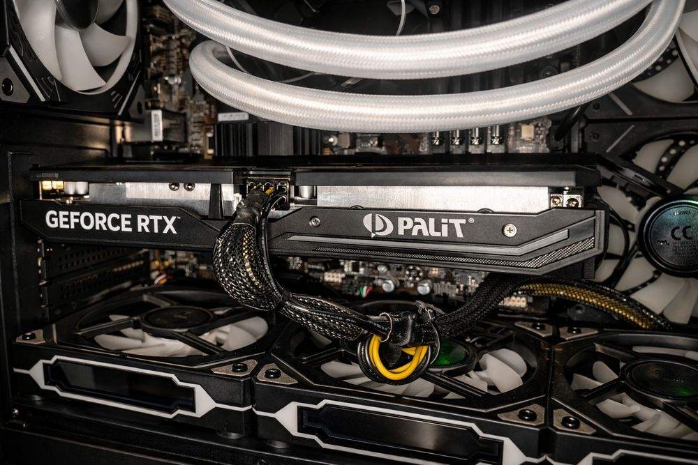 RTX 4060 Palit Dual 8GB — отличное состояние
