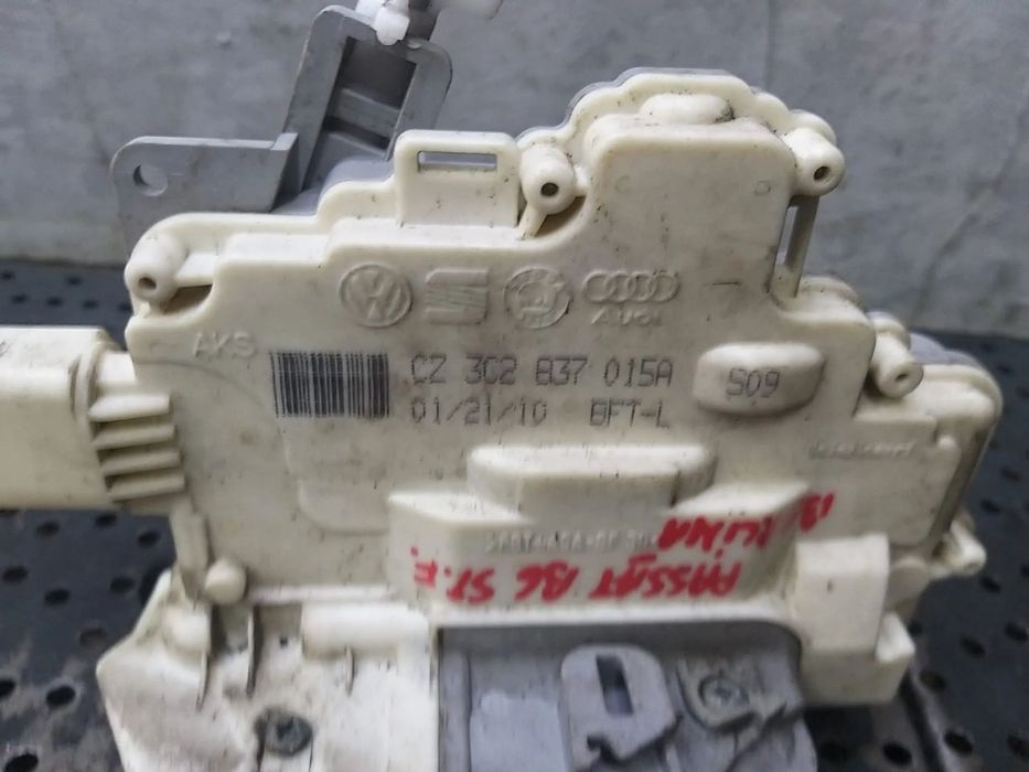 Broasca usa stanga fata vw passat b6 3c 3c2837015a