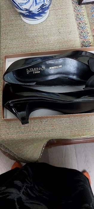 Продам туфли женские модельные