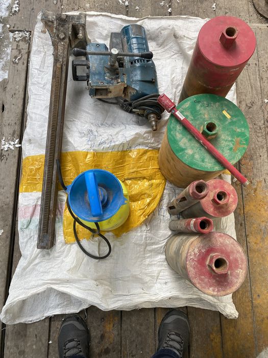 Машина алмазного бурения