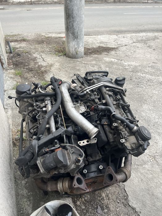 Dezmembrez motor mercedes / crysler 3.0 v6 Euro 4 OM642