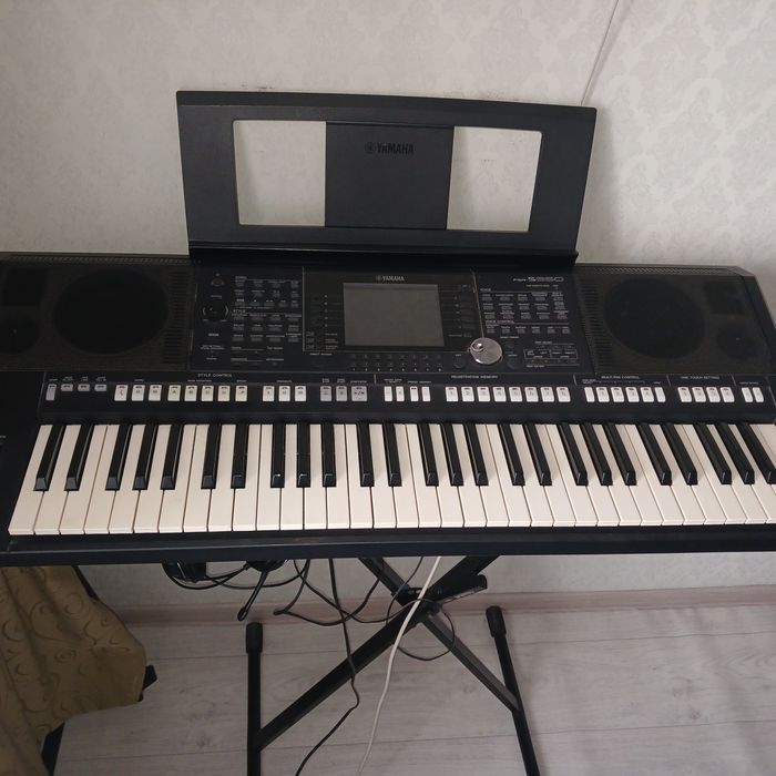 Продаётся синтезатор ямаха s 950