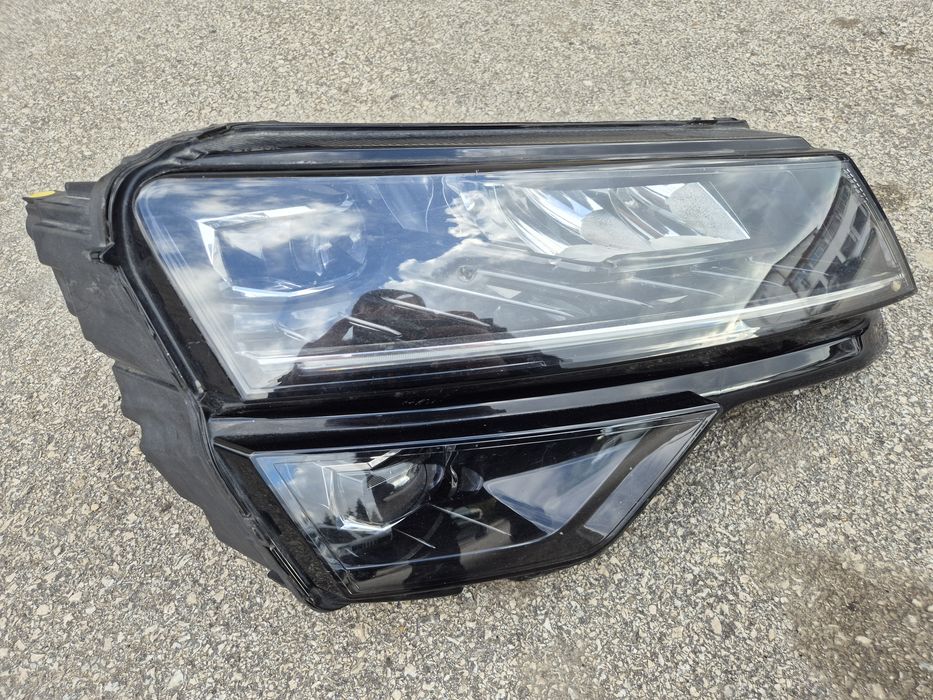 Десен фар Skoda Karoq Шкода фарове