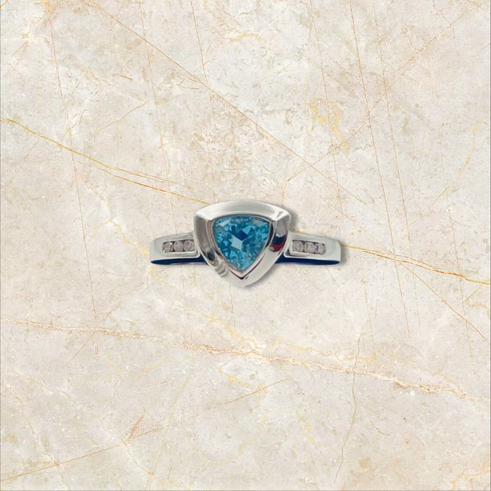 Златен пръстен 14к бяло злато с аквамарин и диаманти