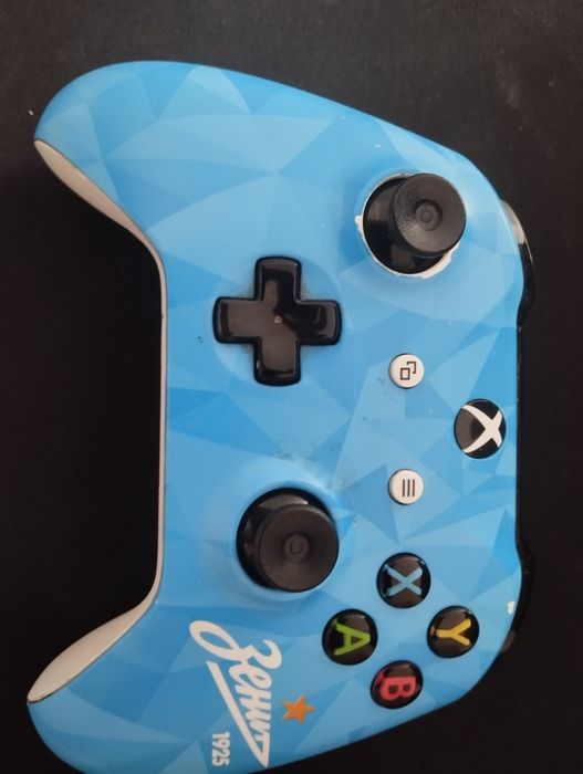 Продам Xbox One 800Gb