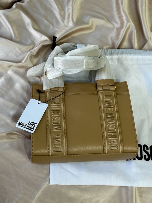 Чанта Love Moschino Уникален Модел Цвят Бисквита Голяма Чанта Дълга и Къса Дръжка