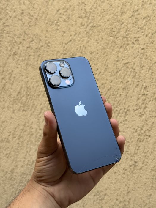 • Vand IPhone 15 Pro Max { 256GB }