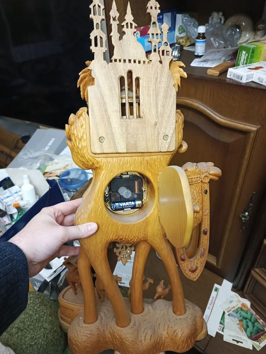 Деревянные часы ручной работы