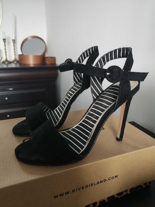 Sandale negre piele intoarsa River Island