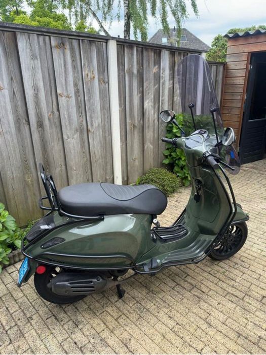 Vespa Sprint District Green