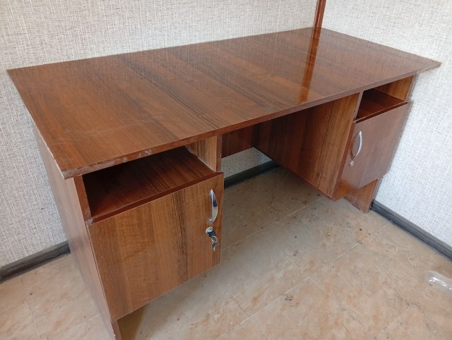 Офисный стол холати зур