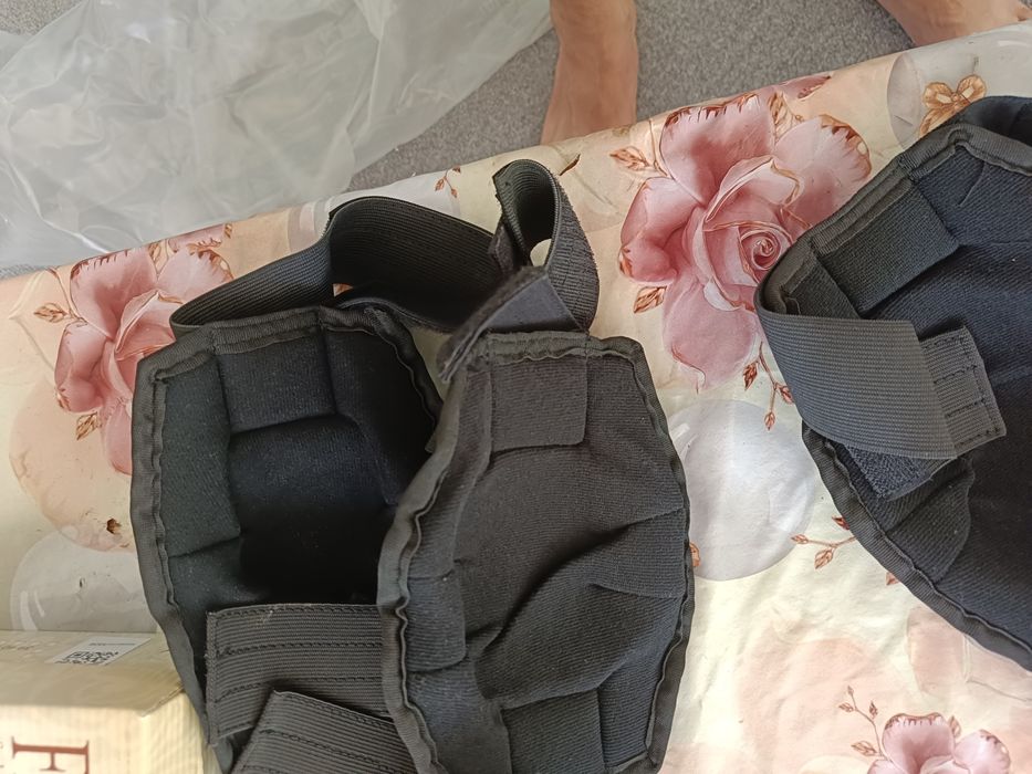 Защитные шлем на коленях