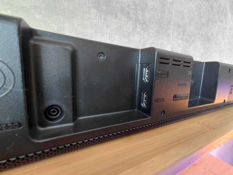 Продава се саундбар SAMSUNG HW-R550/EN