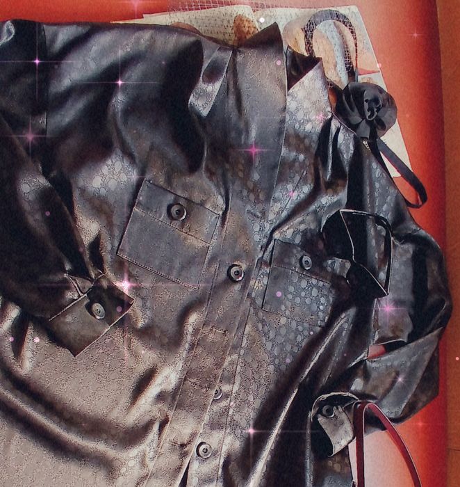 Элегантная блузка из шелковистой ткани.размер 40.рост 165-168 см.