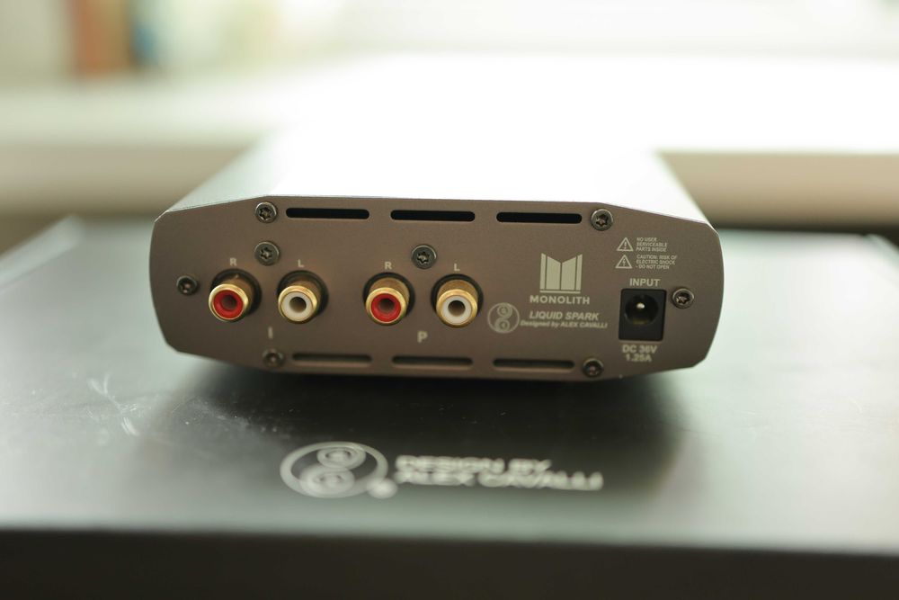 Продаю усилитель для наушников Monolith Liquid Spark