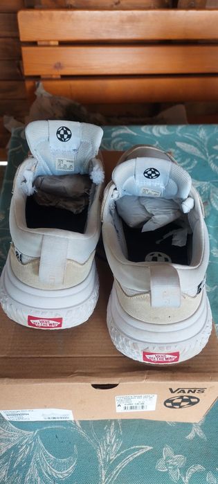 Продавам мъжки маратонки Vans