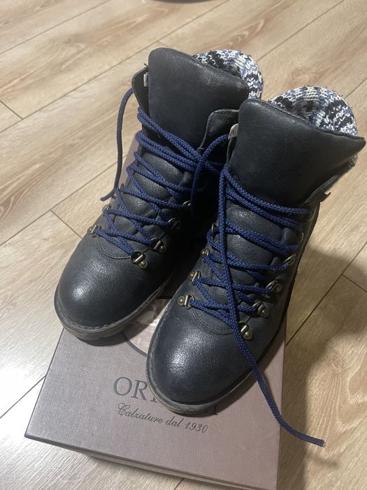 Ghete Le Crown by Adina Buzatu