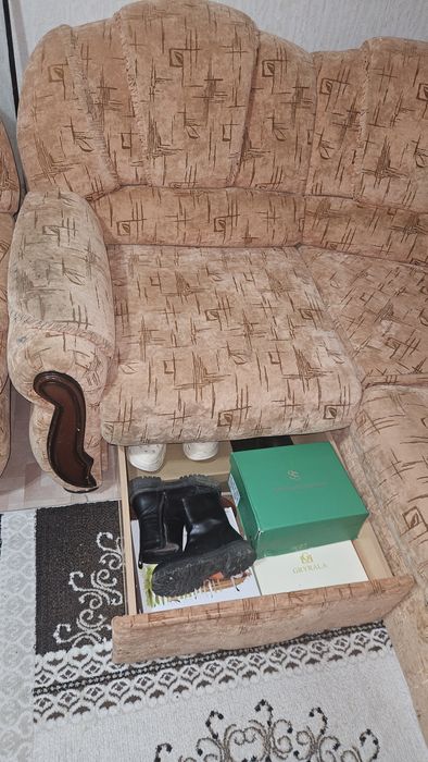 Продам диван с креслом