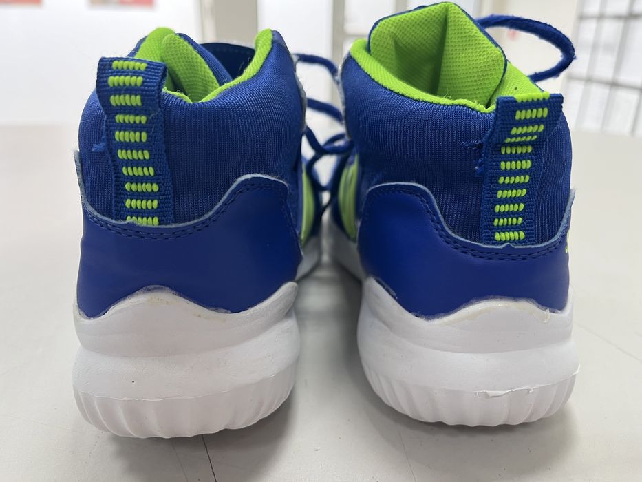 Детски спортни обувки