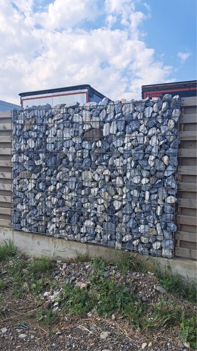 Piatra concasata colorata 60-120 mm pentru gard