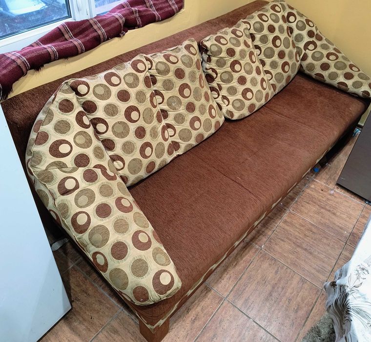 Разтегателен диван