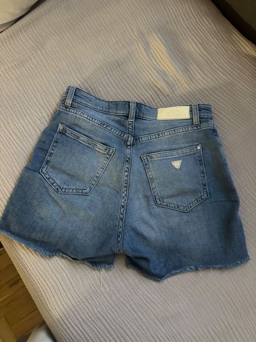 Оригинални дамски дънкови къси панталони Guess, размер UK 27 / EUR 40 (M)