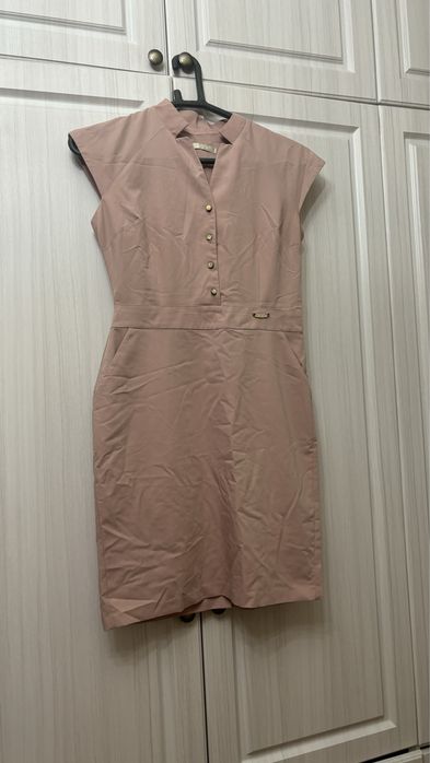 Продам женские платья