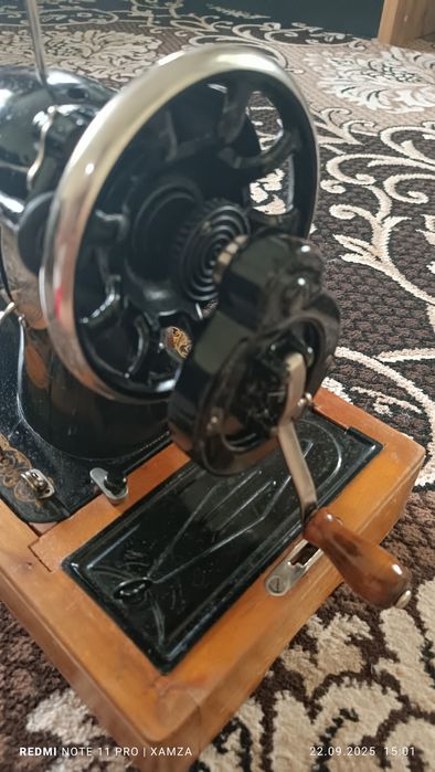 Швейная машина (Антиквариат)