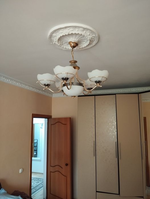 Продам люстры потолочные