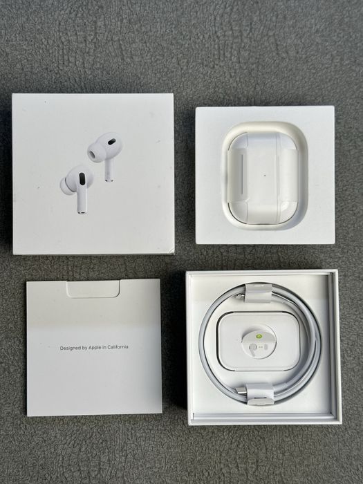 Apple AirPods Pro 2 lightning