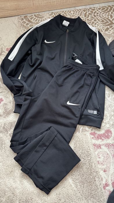 Запазен екип Nike