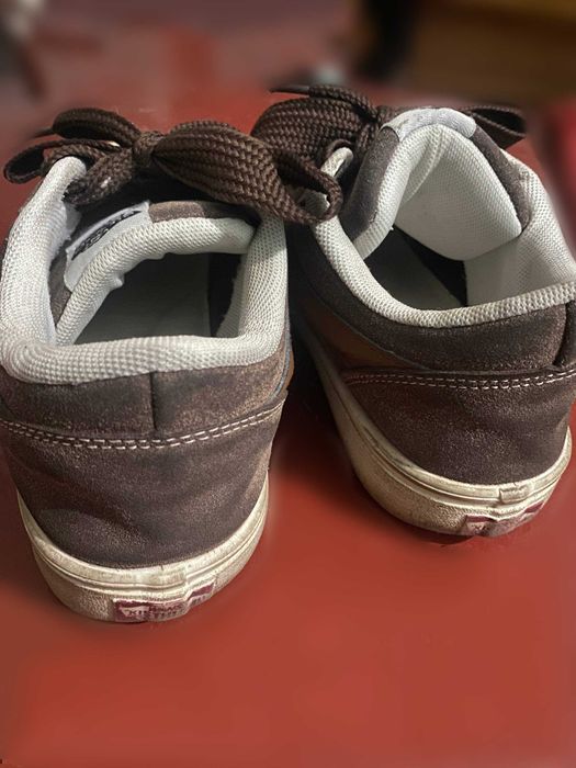 Кроссовки коричневые