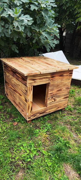 Масивна дървена кучешка къща – ръчна изработка по поръчка