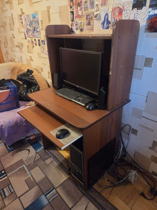 Продам компьютерный стол