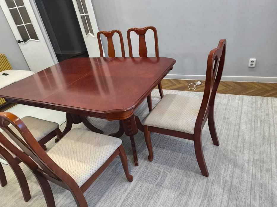 Продам стол и стулья, диван