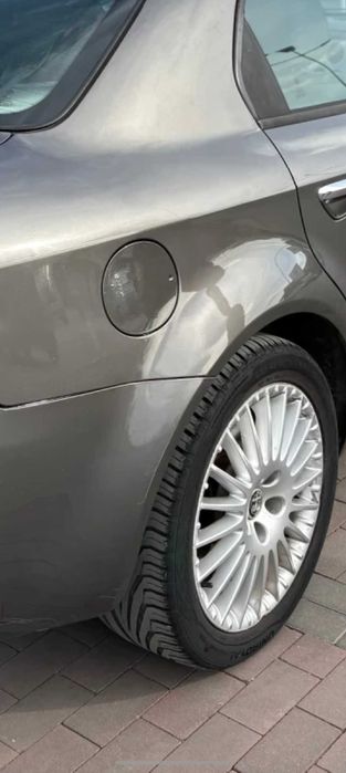 Джанти със гуми 17" гуми в много добро състояние, вижда се на снимките