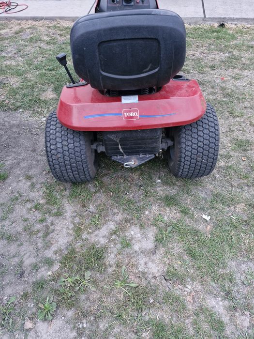 Tractoras gazon toro.