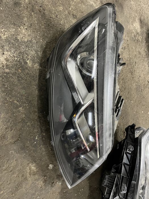 Фар Seat Alhambra Xenon