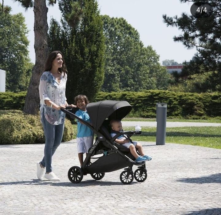 Коляска для погодок Chicco Stroll in 2