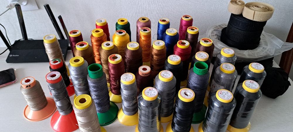 Продаю шёлковые нитки.для работы на промышленной машине.