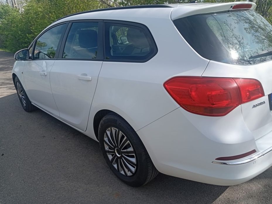 Vând Opel Astra J