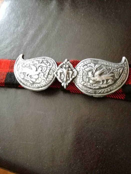 Колан с пафти от автентичен плат